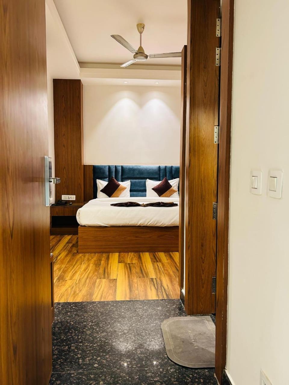Hotel Swarn Bhoomi กานปูร์ ภายนอก รูปภาพ