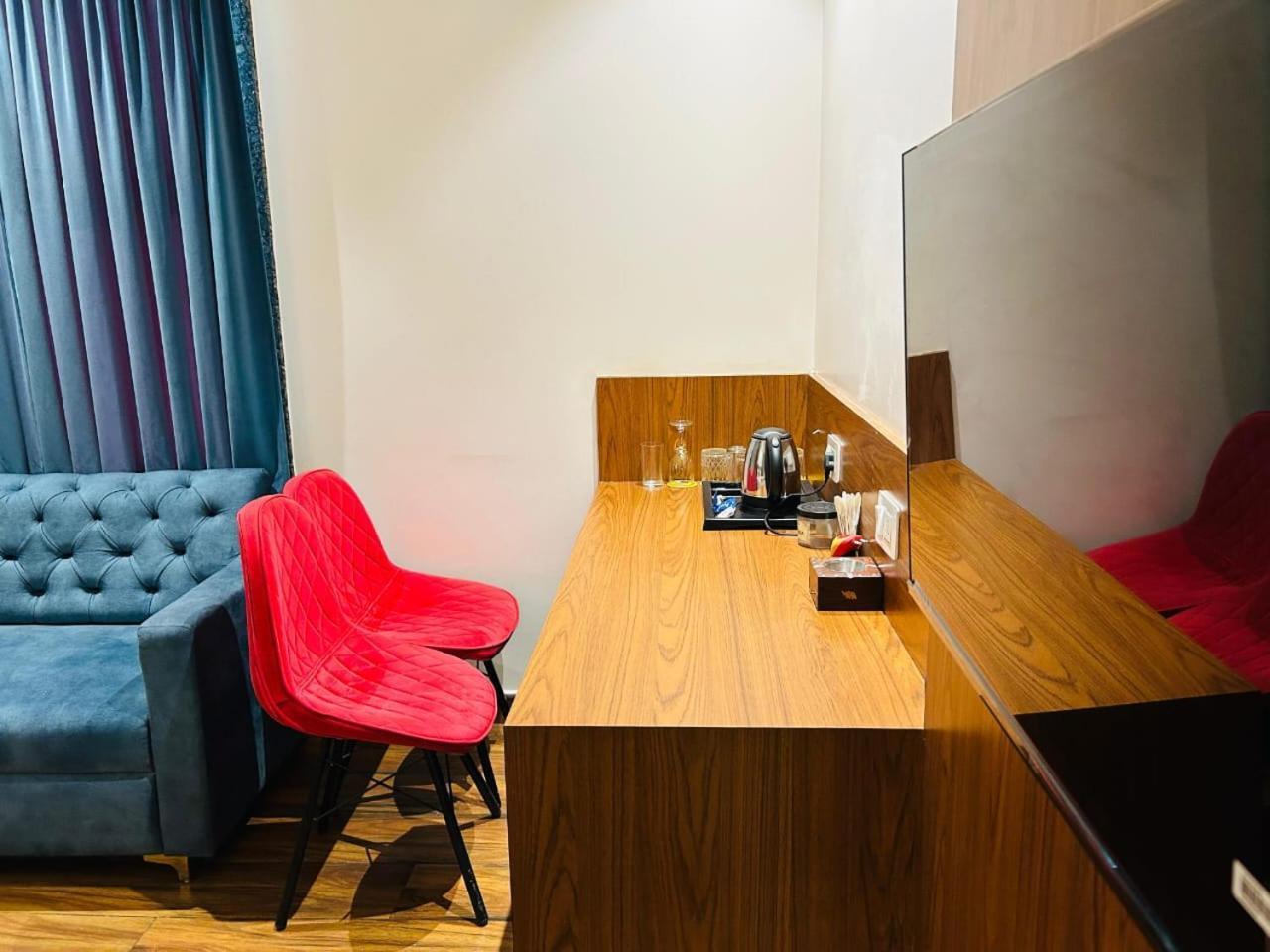 Hotel Swarn Bhoomi กานปูร์ ภายนอก รูปภาพ